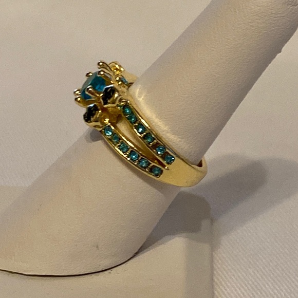 Gold Tone Blue Gem Ring, Size 7 - Picture 3 of 5